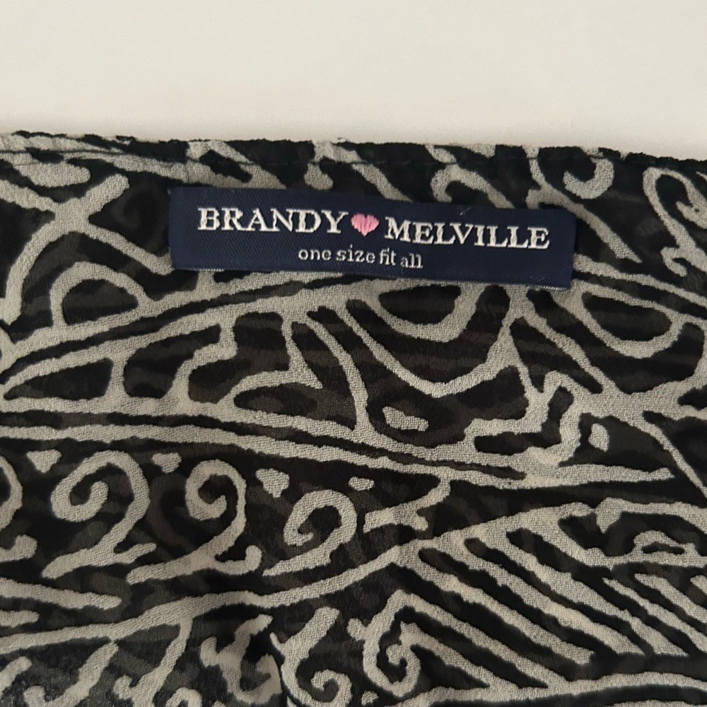 ⭐ Brandy Melville V-Neck Chiffon Heart Cutout Cropped Blouse Tank OS - Picture 6 of 6
